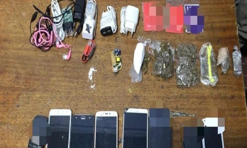 Imagem Ilustrando a Notícia: Homem é preso tentando entregar drogas e celulares a detentos de Hidrolândia
