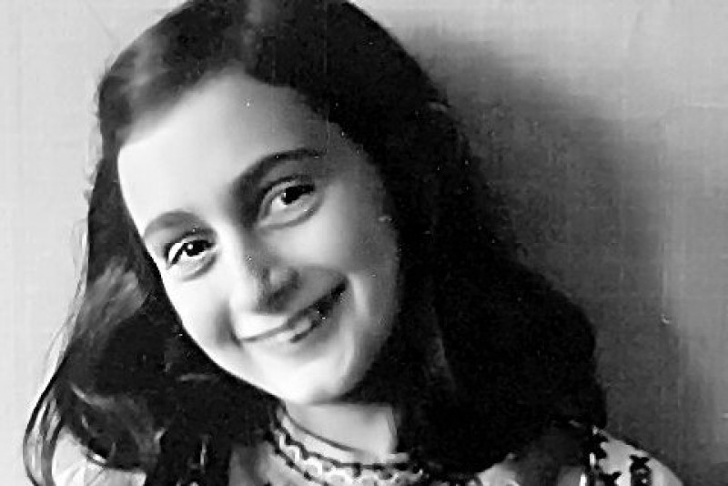 Imagem Ilustrando a Notícia: Record lança, em 2017, obra completa de Anne Frank