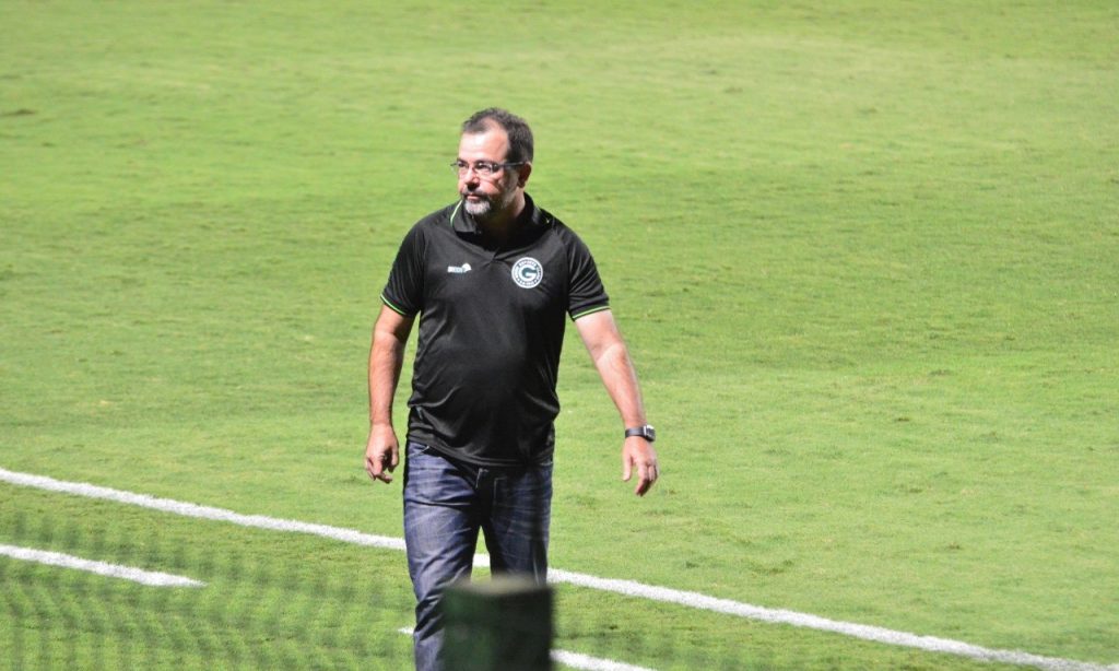 Imagem Ilustrando a Notícia: “É muito difícil para nós”, lamenta Enderson Moreira após empate diante do Vasco