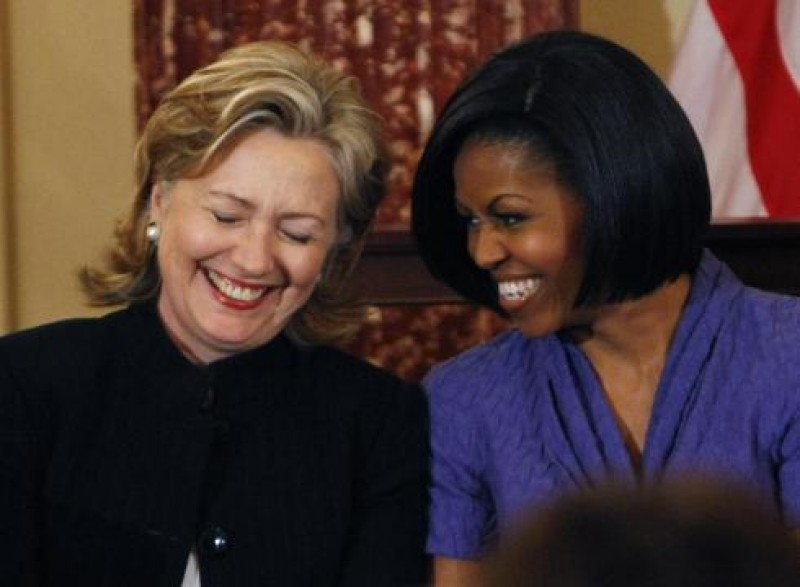 Imagem Ilustrando a Notícia: Michelle Obama faz primeira aparição em campanha e apoia Hillary Clinton