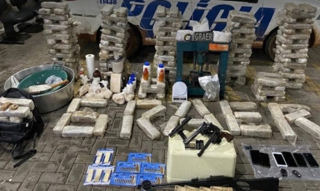 Imagem Ilustrando a Notícia: Cinco suspeitos são presos por tráfico de drogas em Goiânia e manterem laboratório