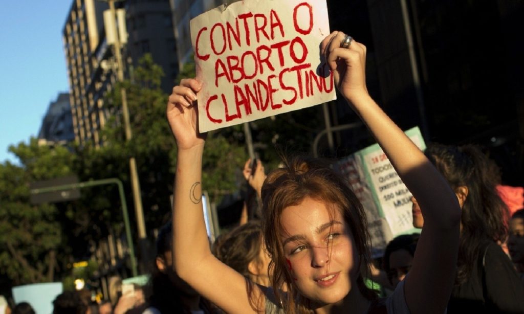 Imagem Ilustrando a Notícia: Rodrigo Maia diz que portaria da Saúde sobre aborto legal é inconstitucional