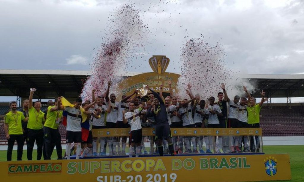 Imagem Ilustrando a Notícia: Flamengo perde para o Palmeiras, mas fatura a Supercopa do Brasil de Futebol
