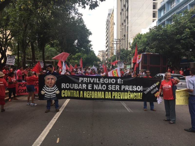 Imagem Ilustrando a Notícia: Manifestantes protestam contra a reforma da Previdência em Goiânia