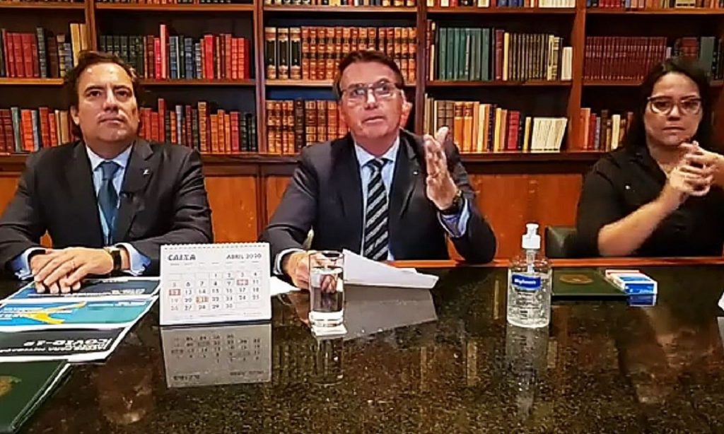 Imagem Ilustrando a Notícia: Bolsonaro espera retomada de atividades no país em até quatro meses