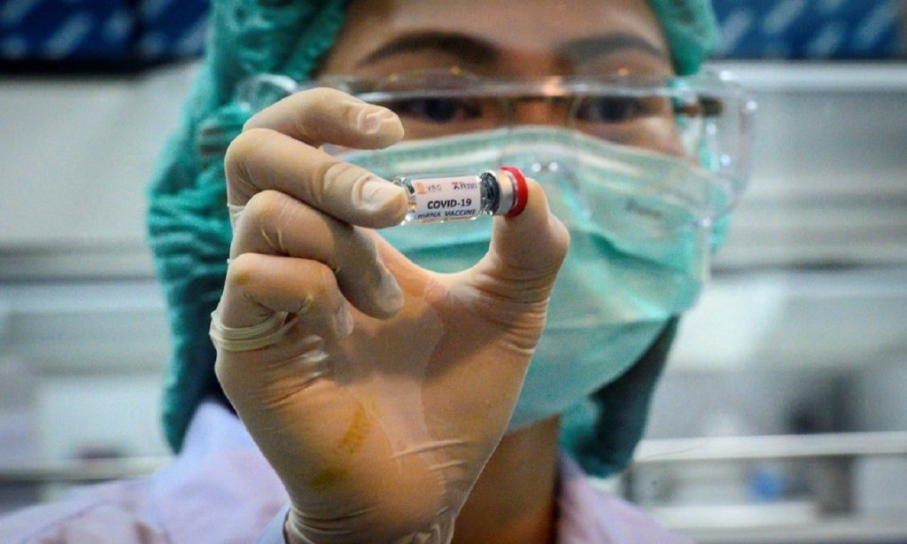Imagem Ilustrando a Notícia: Vacina contra Covid-19 testada no Brasil pode ter registro liberado em junho de 2021