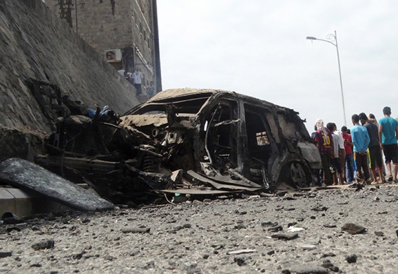 Imagem Ilustrando a Notícia: Seis pessoas morrem após duplo atentado com carro-bomba em quartel no Iêmen