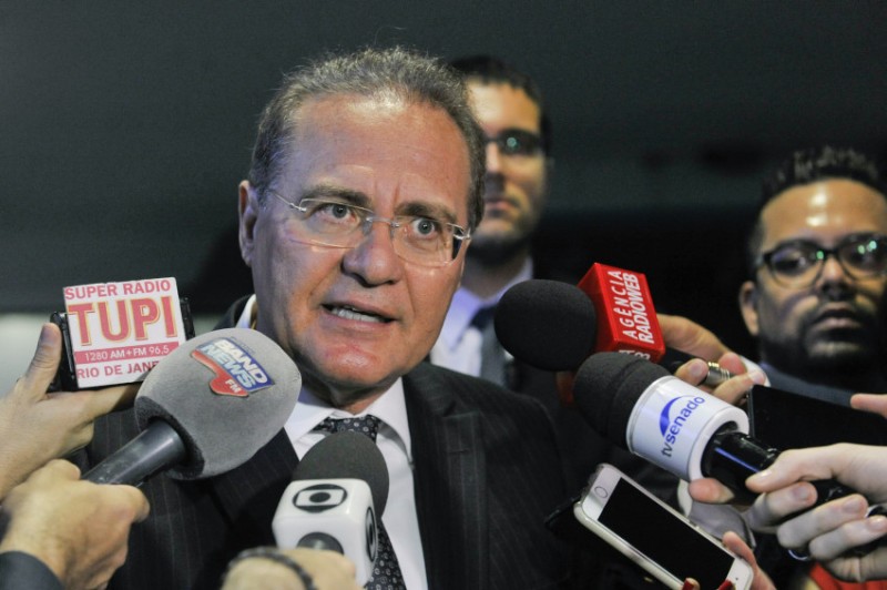 Imagem Ilustrando a Notícia: Renan vai rejeitar decisão sobre impeachment na Câmara, diz Randolfe