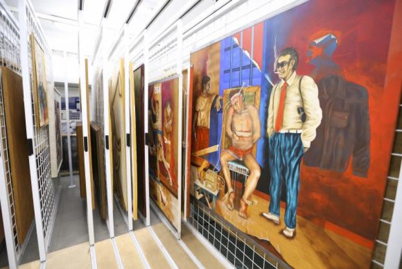 Imagem Ilustrando a Notícia: Sem espaço adequado, Câmara guarda 1,2 mil obras de arte longe do público