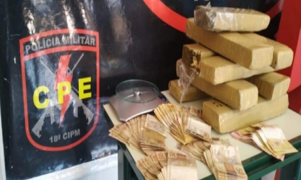 Imagem Ilustrando a Notícia: CPE prende suspeito de tráfico e compradores da droga em Jataí