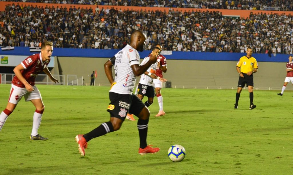 Imagem Ilustrando a Notícia: Corinthians vence o Vila Nova com gol nos acréscimos