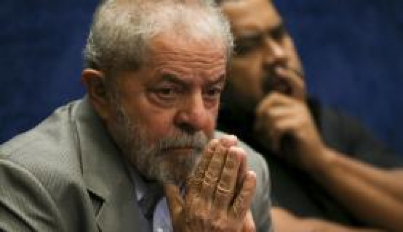 Imagem Ilustrando a Notícia: No Facebook, Lula volta a negar que seja dono de triplex alvo da Lava Jato
