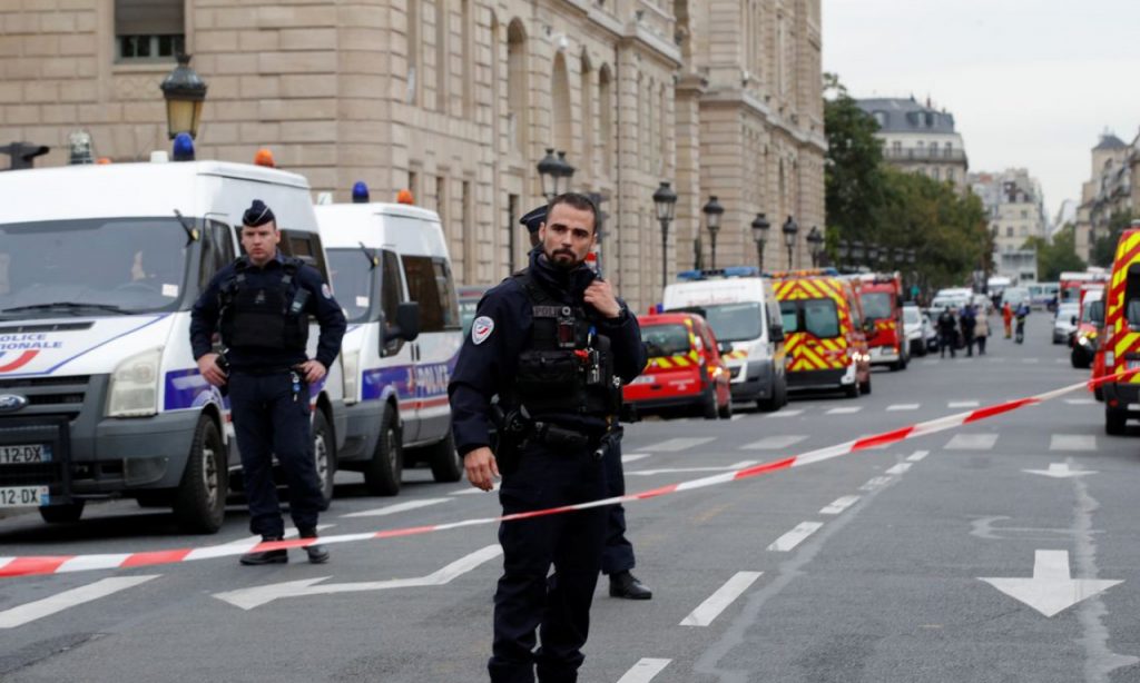 Imagem Ilustrando a Notícia: Quatro policiais são mortos em ataque à sede da polícia de Paris