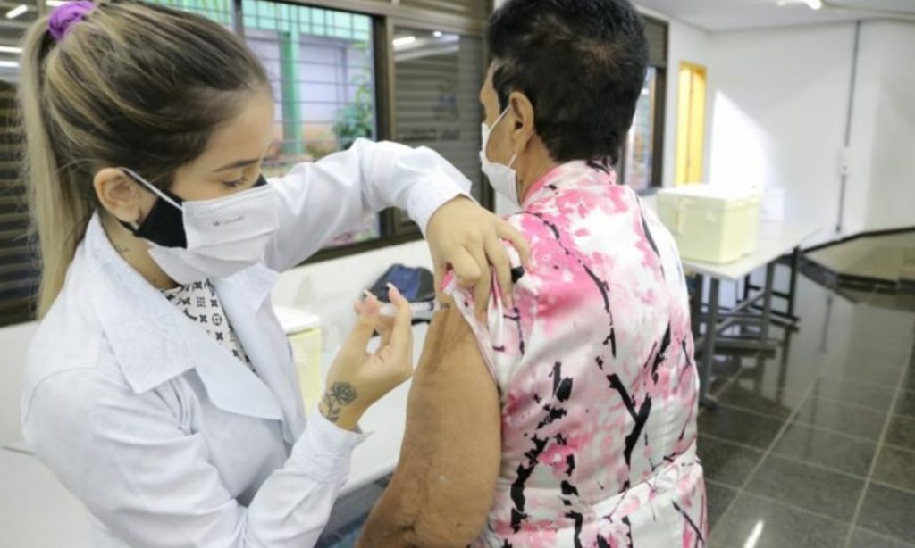 Imagem Ilustrando a Notícia: Procura pela 2ª dose da vacina anti-Covid é baixa