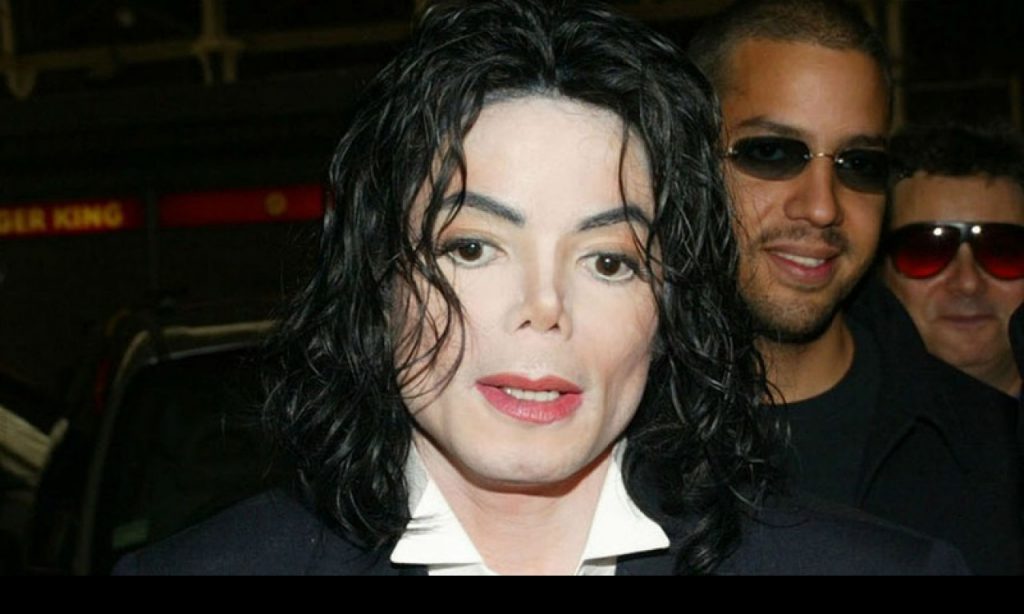 Imagem Ilustrando a Notícia: Nome de Michael Jackson deve ser retirado de categoria VMA