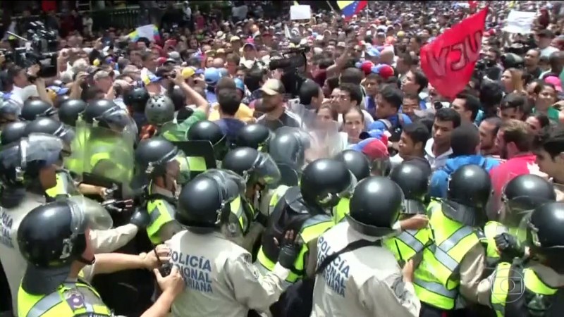Imagem Ilustrando a Notícia: Marcha opositora termina  com detenções em Caracas