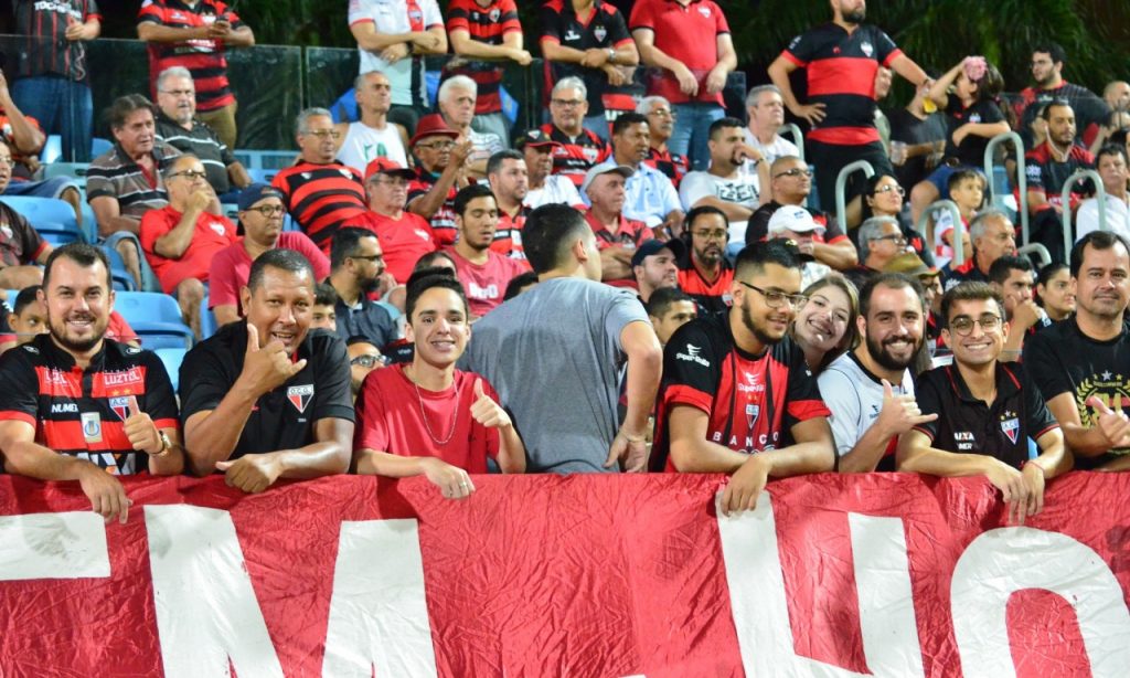 Imagem Ilustrando a Notícia: Atlético e Goiás suspendem vendas de ingressos a espera de nota oficial da FGF