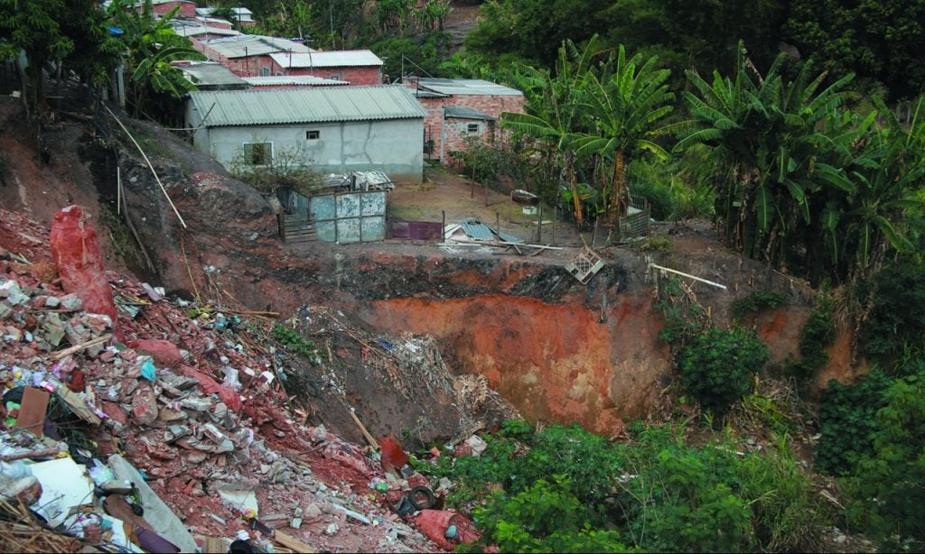 Imagem Ilustrando a Notícia: Primeiras tempestades colocam população goianiense em risco