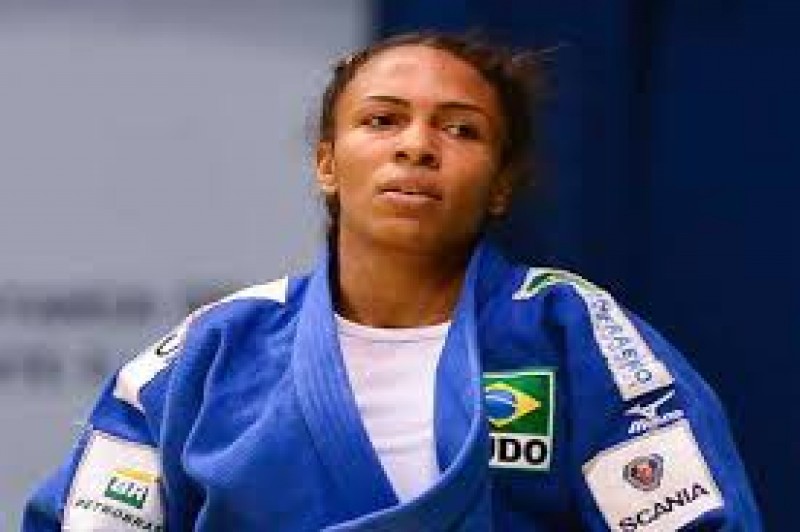 Imagem Ilustrando a Notícia: Érika Miranda cai na disputa por bronze