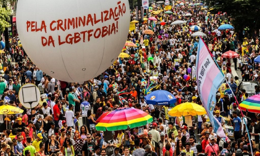 Imagem Ilustrando a Notícia: Bolsonaro critica decisão do STF de criminalizar homofobia