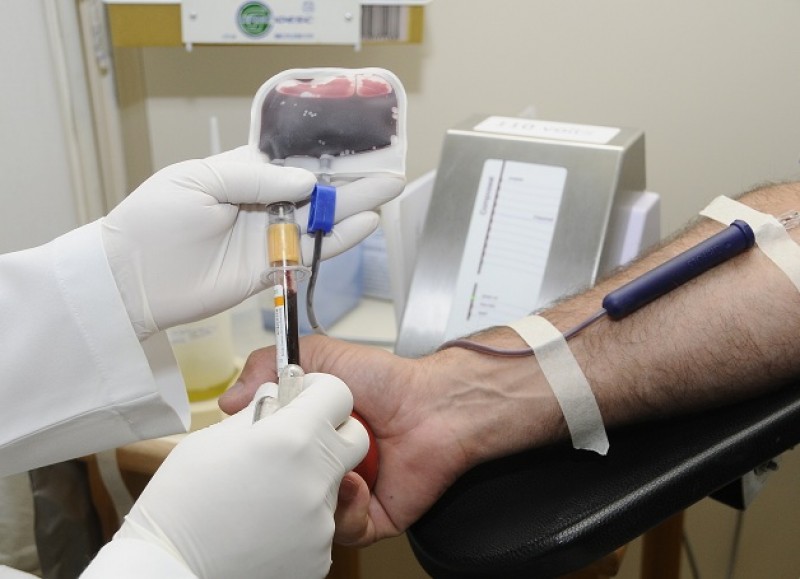 Imagem Ilustrando a Notícia: Com baixa no estoque, Hemocentro pede à população que doe sangue
