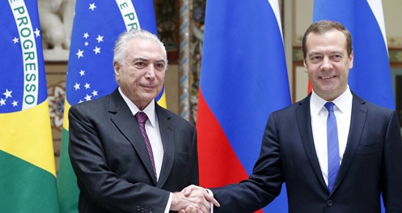 Imagem Ilustrando a Notícia: Temer e Putin assinam acordos para incentivar comércio bilateral