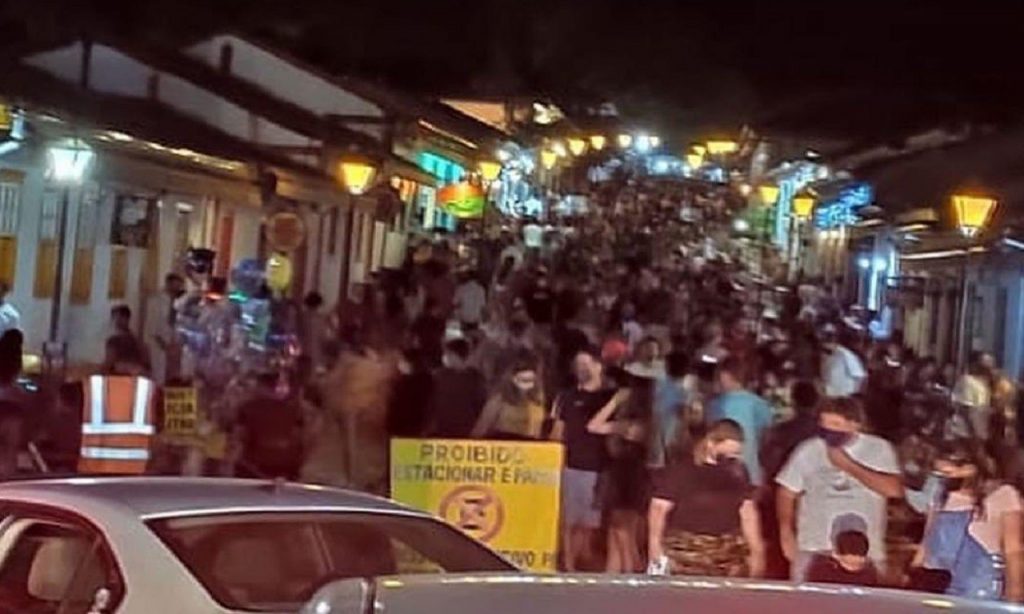 Imagem Ilustrando a Notícia: Caiado critica aglomerações de pessoas em cidades turísticas