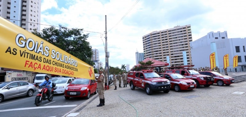 Imagem Ilustrando a Notícia: Corpo de Bombeiros arrecada alimentos para vítimas da chuva em Pernambuco e Alag