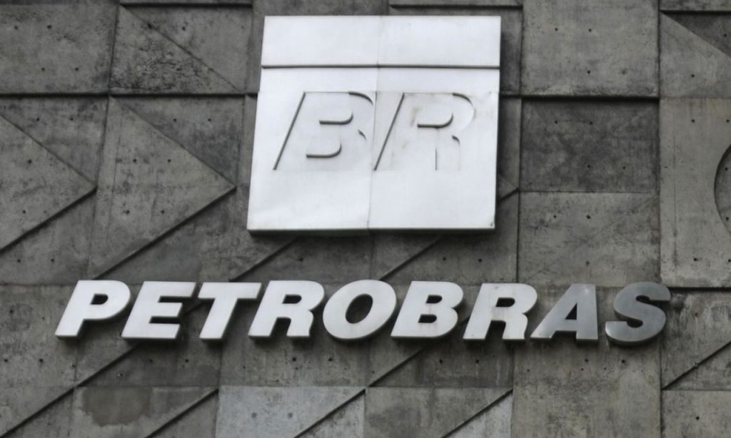Imagem Ilustrando a Notícia: Petrobras diz que monitora preço internacional do petróleo