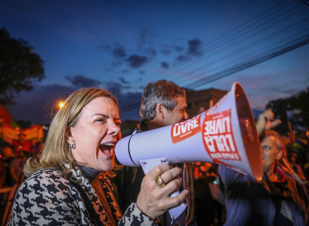 Imagem Ilustrando a Notícia: PT, PSB e PSOL anunciam bloco de oposição ao Bolsonaro na Câmara