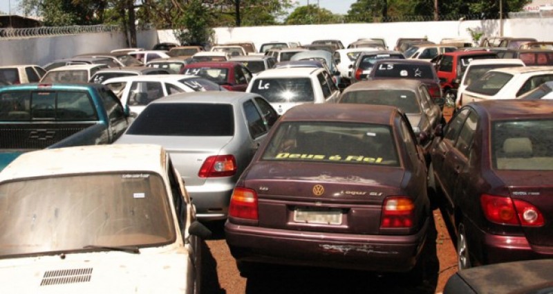 Imagem Ilustrando a Notícia: Carros são removidos do Pátio de Unidade de Atendimento Policial