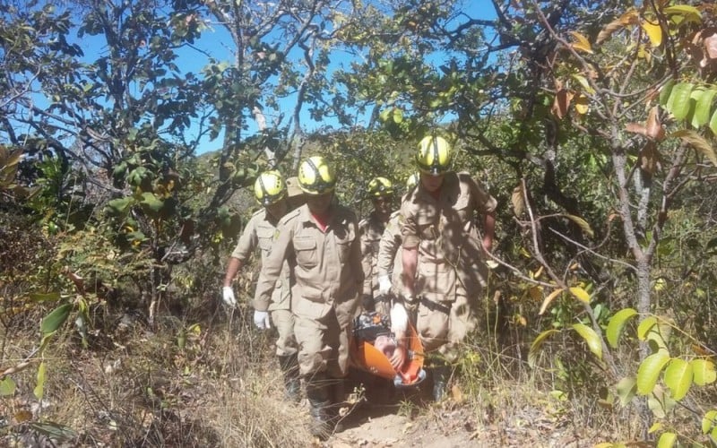 Imagem Ilustrando a Notícia: Piloto de parapente fica ferido após queda na Serra de Jaraguá
