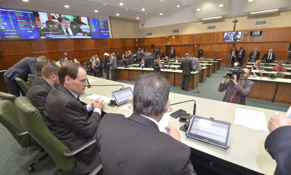 Imagem Ilustrando a Notícia: Embate entre gestões tem sido cravado no Plenário da Alego
