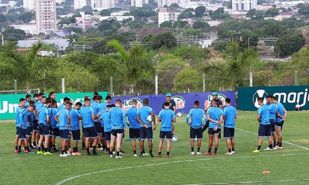 Imagem Ilustrando a Notícia: Goiás deve manter a base titular para decisão na Copa Verde
