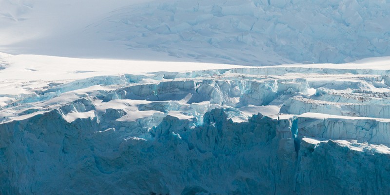 Imagem Ilustrando a Notícia: Antártida perde área de gelo submarino do tamanho de ilha