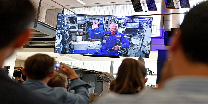 Imagem Ilustrando a Notícia: Astronauta alemão alerta do espaço para deterioração da Terra