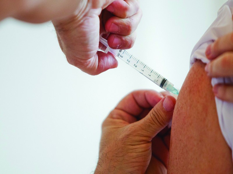 Imagem Ilustrando a Notícia: Ministro antecipa vacina