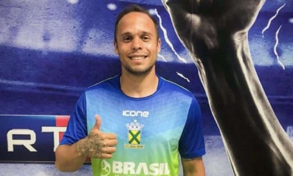 Imagem Ilustrando a Notícia: Goiás acerta a contratação de atacante Douglas Baggio, ex-Santo André