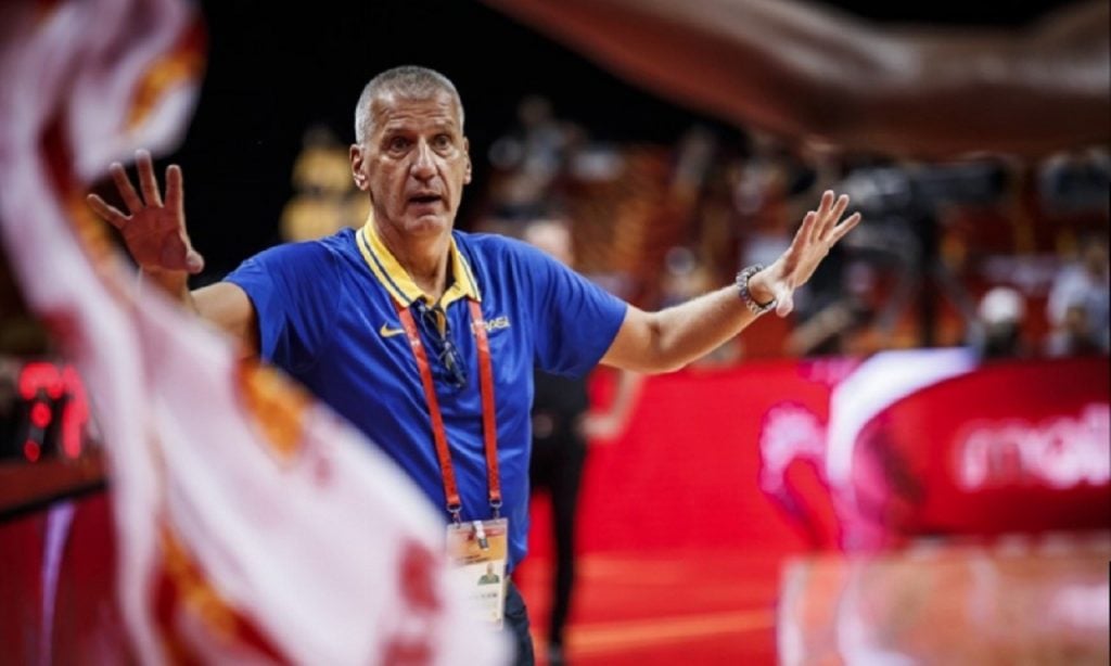 Imagem Ilustrando a Notícia: Petrovic espera um jogo duríssimo, mas acredita numa vitória diante da Grécia