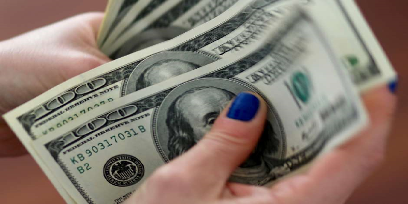 Imagem Ilustrando a Notícia: Dólar abre a semana em alta de 0,60% cotado a R$ 3,7598