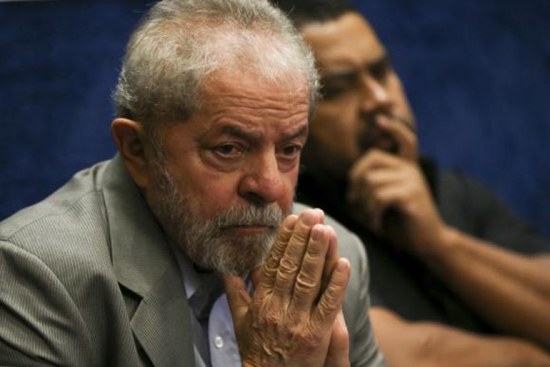 Imagem Ilustrando a Notícia: Força-tarefa da Lava Jato denuncia Lula por corrupção e lavagem de dinheiro