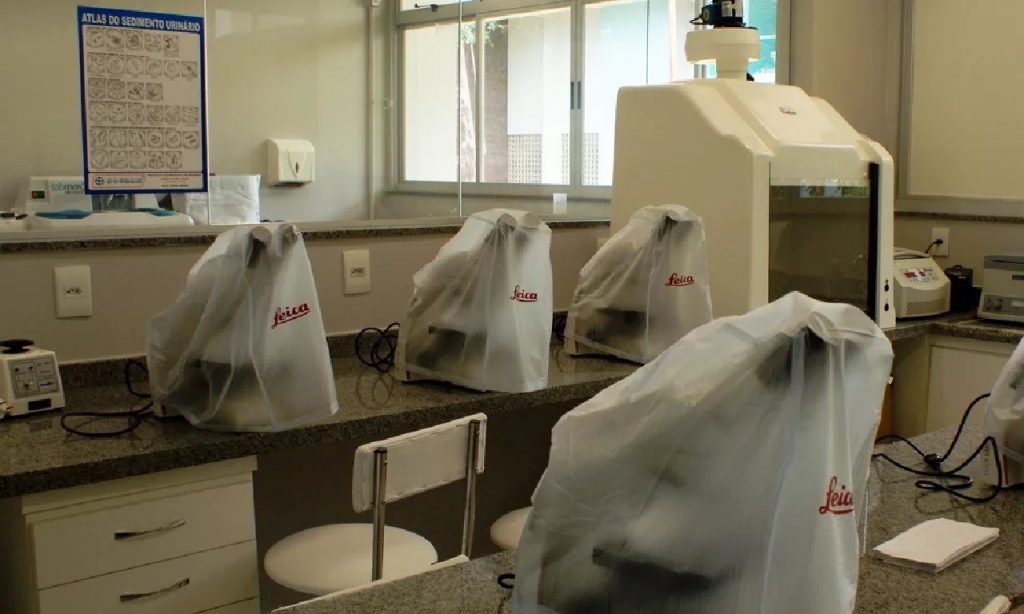 Imagem Ilustrando a Notícia: UFG oferece laboratórios para realizar testagens de coronavírus em Goiânia