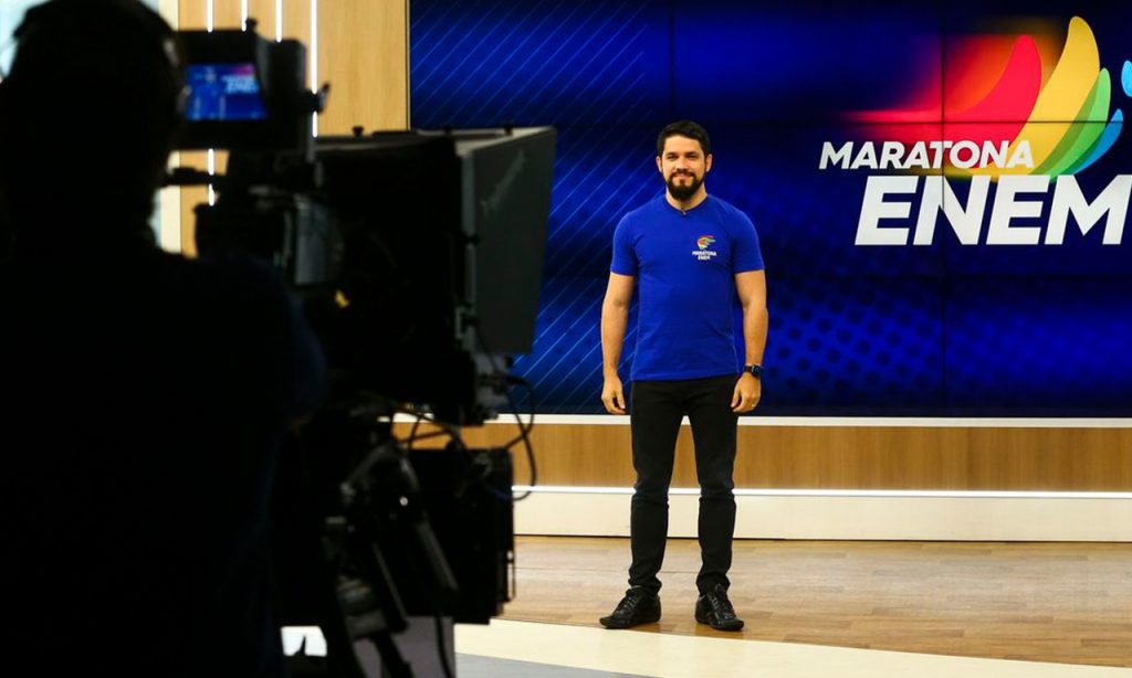 Imagem Ilustrando a Notícia: TV Brasil promove Maratona Enem com aulão de revisão ao vivo para segundo dia de provas