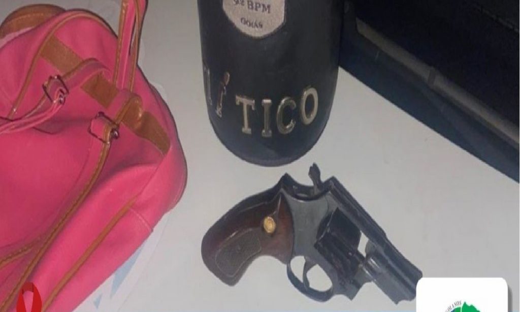 Imagem Ilustrando a Notícia: PM prende mulher suspeita de porte ilegal de armas, em Goiânia
