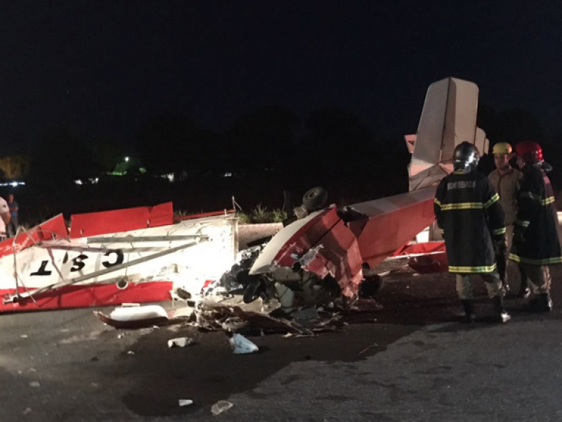 Imagem Ilustrando a Notícia: Avião cai na pista e mata duas pessoas