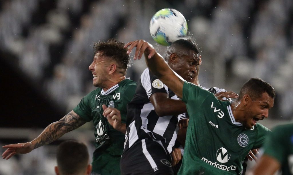 Imagem Ilustrando a Notícia: Goiás fica só no empate com o Botafogo e segue na lanterna do Brasileirão