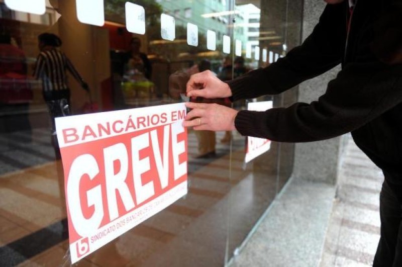 Imagem Ilustrando a Notícia: Procon orienta sobre greve dos bancários