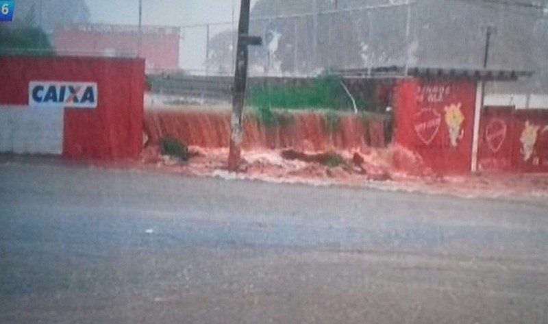 Imagem Ilustrando a Notícia: Após fortes chuvas, Goiânia fica alagada