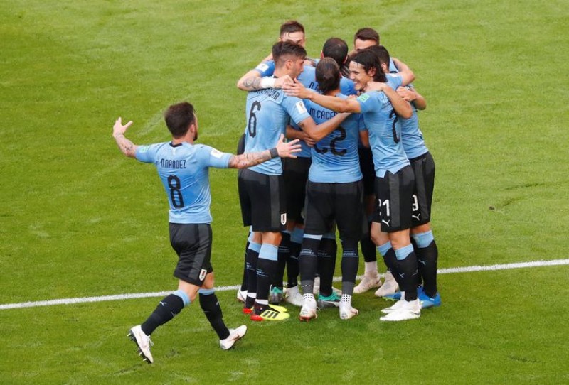 Imagem Ilustrando a Notícia: Uruguai vence a Rússia por 3 a 0 e fica em primeiro no grupo A