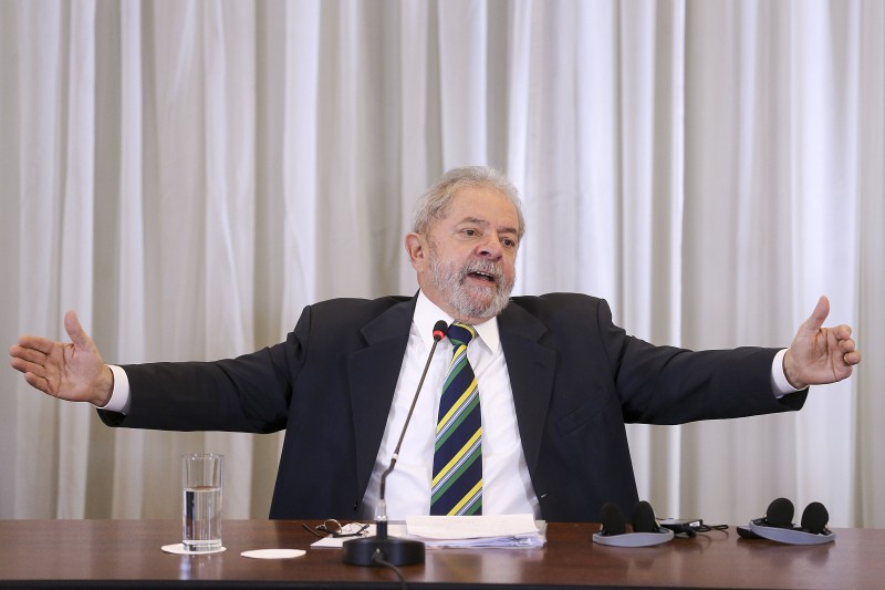 Imagem Ilustrando a Notícia: Juiz libera passaporte do ex-presidente Lula